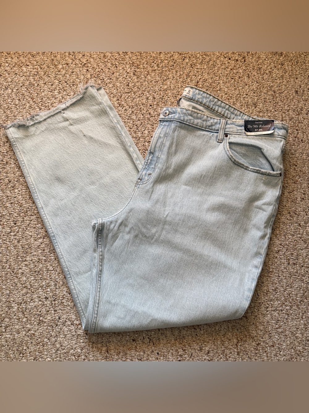 NWT Abercrombie and Fitch High Rise The 90s Relaxed Jeans Size 37/24L